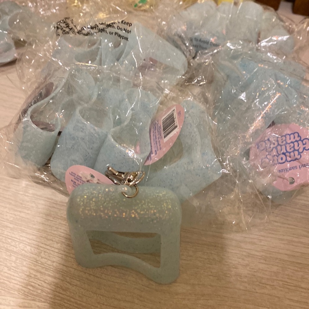 Bundle 5 hand sanitizer cases for $4